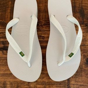 White havaianas flip flops